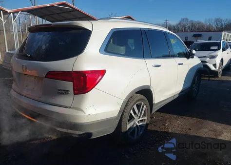 2017 Honda Pilot Touring z USA, uszkodzony, nr VIN 5FNYF6H9XHB010989